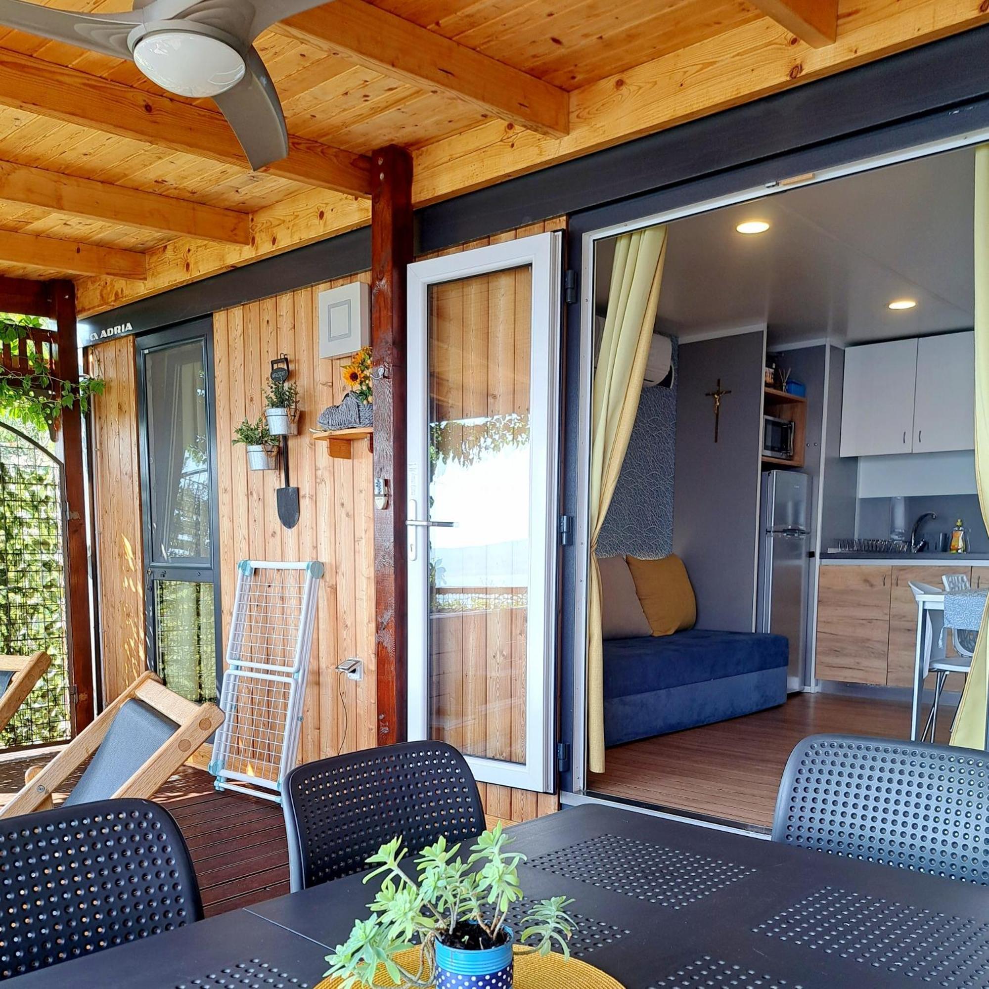 Bella Vista With Jacuzzi 1 Holiday home *