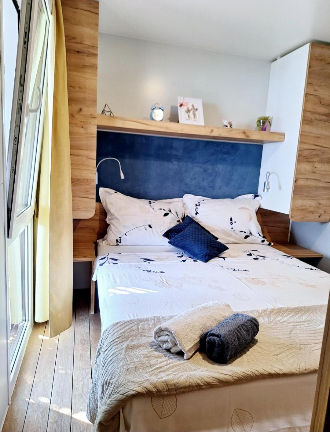 Bella Vista With Jacuzzi 1 Holiday home *