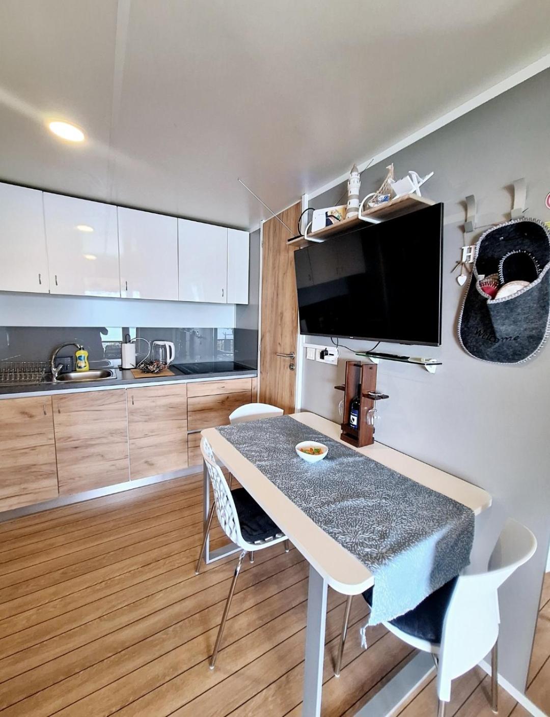 Bella Vista With Jacuzzi 1 Holiday home *